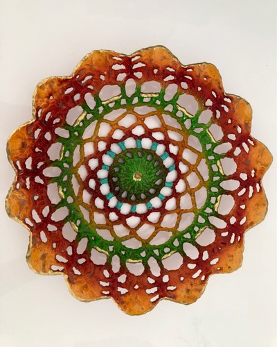 Corbeille polychrome - , en