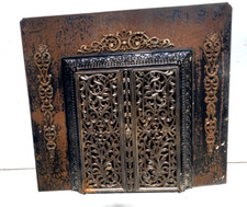 devanture ou pare feu napoléon III en fonte de fer . XIX siècle .