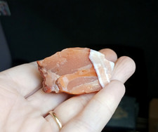 Cornaline pierre brute 32,48 g / 4 cm Madagascar