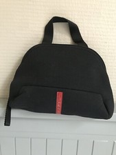 Sac Prada A Anses Pochette Façon Néoprène. Très Bonne État. Couleur Noir.