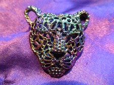 Pendentif panthère en laiton Bleu doré et rose 5 cm N° 2542