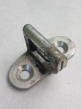 1G977 ancrage porte métal