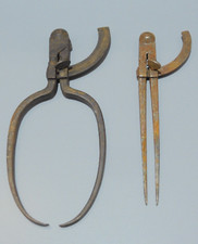 -2 COMPAS ANCIENS Fer forgé XIXe Jus de grenier à nettoyer Collection Vitrine  D