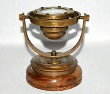Ancienne boussole à cardan