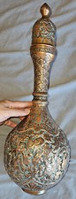 Bouteille orientale couverte