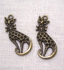 048 - LOT de 2, CHAT CISELÉ, Bronze, 13 x 32 mm, CHARM / BRELOQUE / PENDENTIF