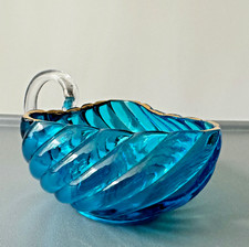 BACCARAT TASSE TRIANGLE EN CRISTAL MODÈLE RARE BAMBOU VERRE BLEU.