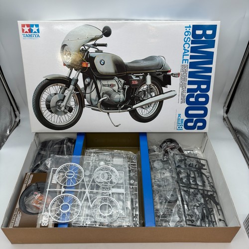 Kit maquette plastique - , série