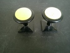 PATERES PORTE MANTEAUX VINTAGE PLASTIQUE NOIR ET ROND EN METAL JAUNE LOT DE 2