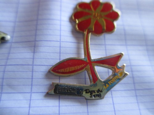Pin don sang fleur - pin's,