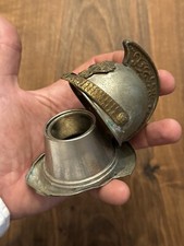 Ancien Encrier & Casque De Pompier Miniature & Vers 1900