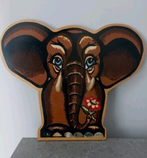 Ancien cintre mural en bois