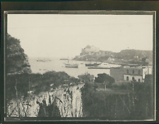 Italie, Naples, Vue du Castel dell'Ovo et des voiliers dans la baie, ca.190