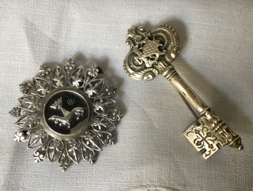 Broches anciennes blason - broches,