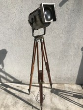Projecteur A.E crémer restauré sur trépied de géomètre en bois