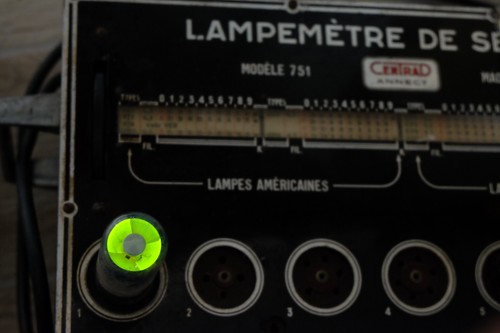 Tube lampe oeil - oeil, em34
