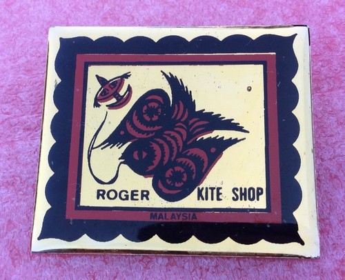 B01 badge roger - b01, shop