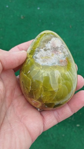 Opale verte forme oeuf pierre - oeuf,