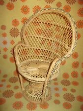 Vintage 70s Ancien FAUTEUIL EMMANUELLE en ROTIN-OSIER 41cm Support Poupée Plante