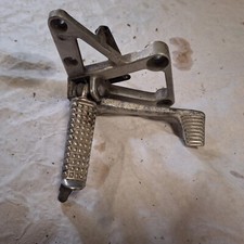 PLATINE AVANT DROITE + PEDALE