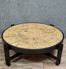 Roger Capron : grande table basse ronde en céramique et structure en bois