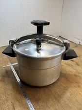 Ancienne cocotte minute - n.,
