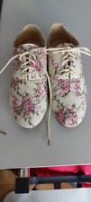 Chaussure anglaise fleurie