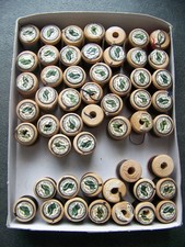 LOT DE 52 BOBINES DE FIL DE SOIE - AU VERS A SOIE -COLORIS DIFFERENTS - BO 33