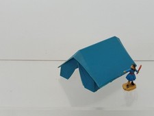 Toile De Tente Et Figurine