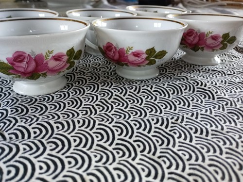 Tasses anciennes en - tasses,