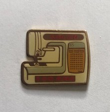 Réf 13 - Pin's Couture Machine à Coudre - Les 140 ans de SINGER - sewing machine