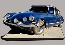 Voiture ancienne DS 19  en horloge sur socle 03