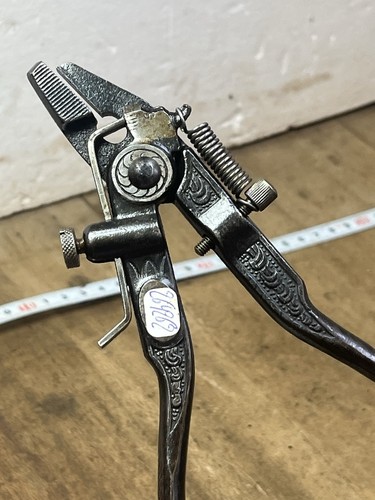 Outil ancien old tool pince - old,