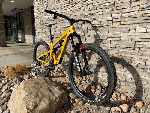 Medium 2025 carbon yeti - carbon, sb160