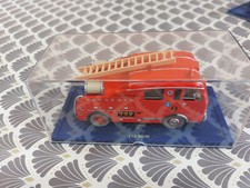MINIATURE VOITURE POMPIER  TINTIN L'ILE NOIRE  FORMAT 1/43 EME