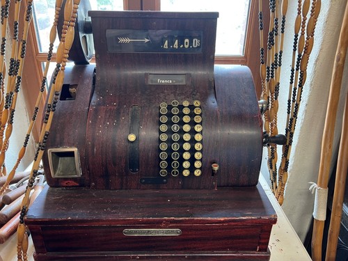 Caisse enregistreuse ancienne