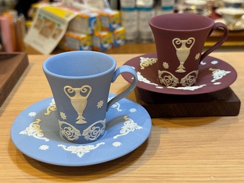 Paire tasses soucoupes - de, et