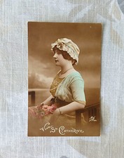 Carte Postale Ancienne Fantaisie Sainte Catherine Femme au Bonnet et Fleurs 1900