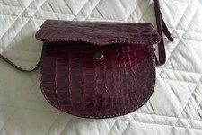 Sac à main en crocodile rouge bordeaux