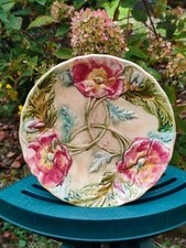ANCIENNE ASSIETTE EN BARBOTINE ONNAING DÉCOR 3 FLEURS DIAMETRE 21 CM