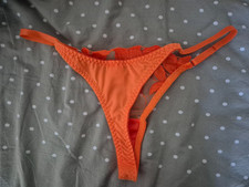 string orange porté deux fois