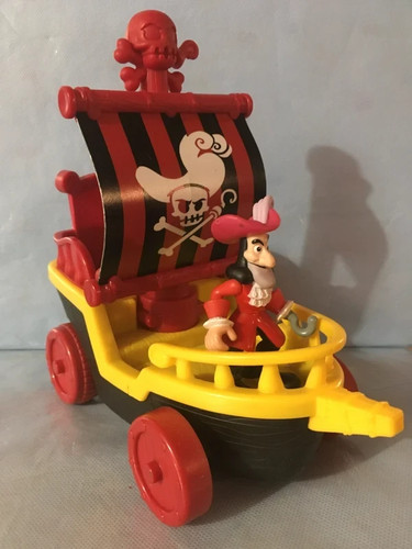 Bateau voile pirate - a, disney