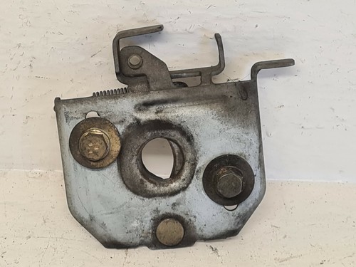 Système attache capot moteur