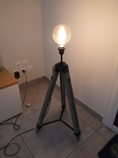 Lampe trépied reglable bois