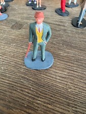 SCALEXTRIC FIGURINE SPECTATEUR AVEC CANNE 1/32 54 MM PIECE DE DIORAMA GRIS JAUNE