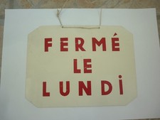 Ancienne pancarte de magasin " FERME LE LUNDI " , restaurant , bar, insolite