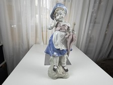 Figurine en porcelaine de village assis fille 48 cm. 1 choix excellent état