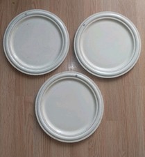 3 Assiettes En Faience Par