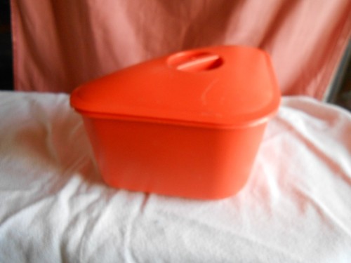 Tupperware triangulaire - tupperware,