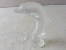 Petite figurine / statuette dauphin, en verre dépoli